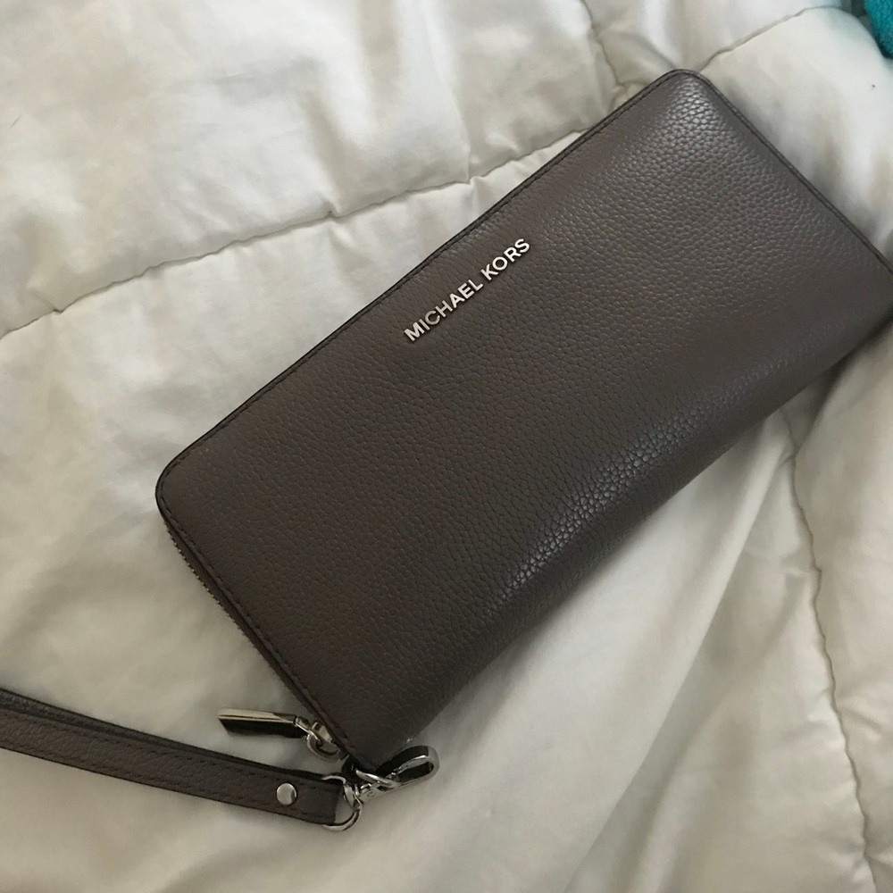 Michael Kors Jet Set Travel Wallet